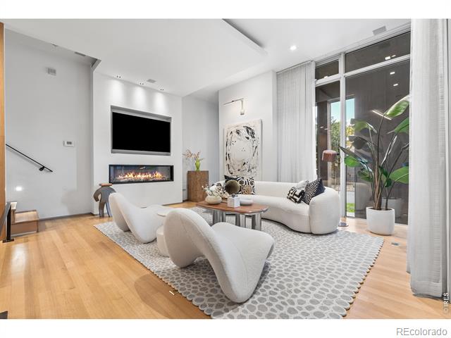 1115 W 37th Avenue