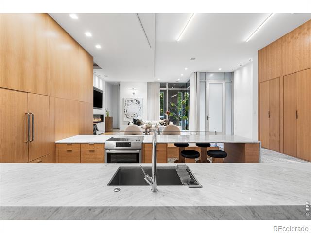 1115 W 37th Avenue
