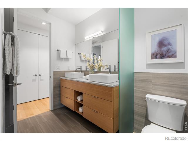 1115 W 37th Avenue