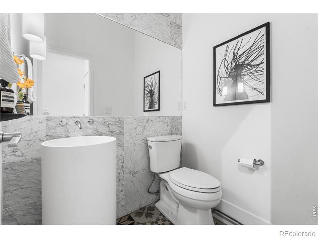 1115 W 37th Avenue