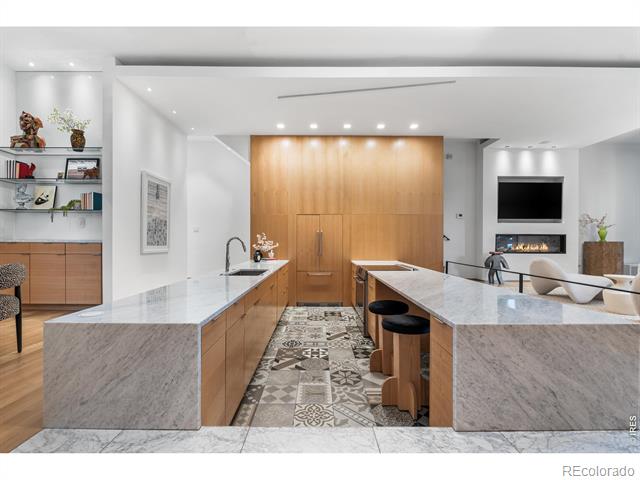 1115 W 37th Avenue