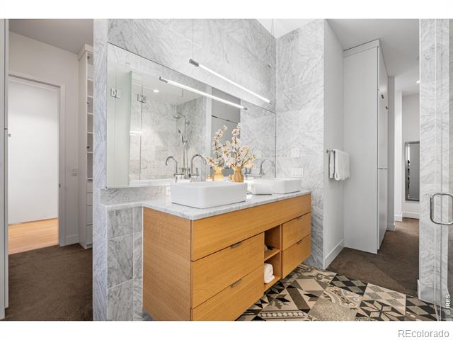 1115 W 37th Avenue
