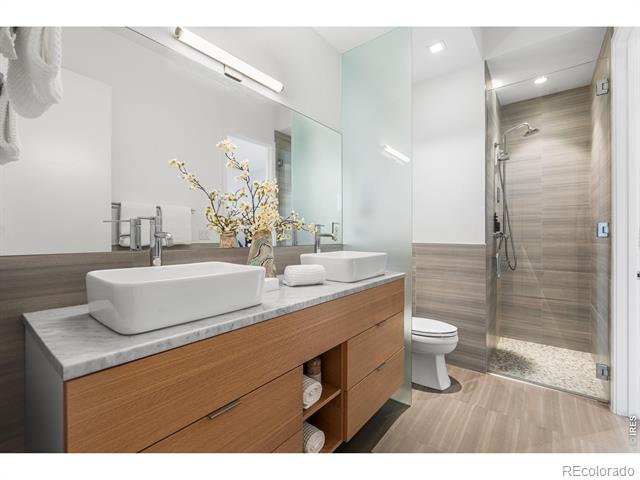 1115 W 37th Avenue