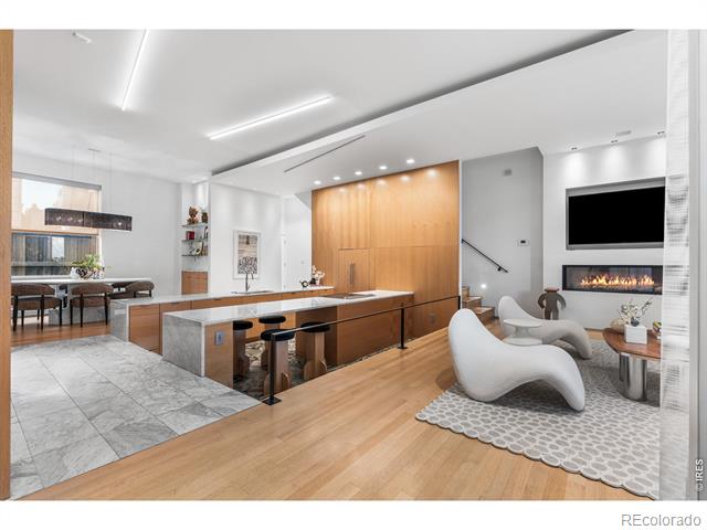1115 W 37th Avenue