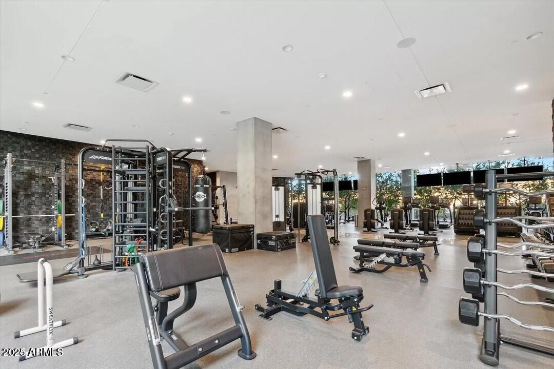 7180 E KIERLAND Boulevard, 916