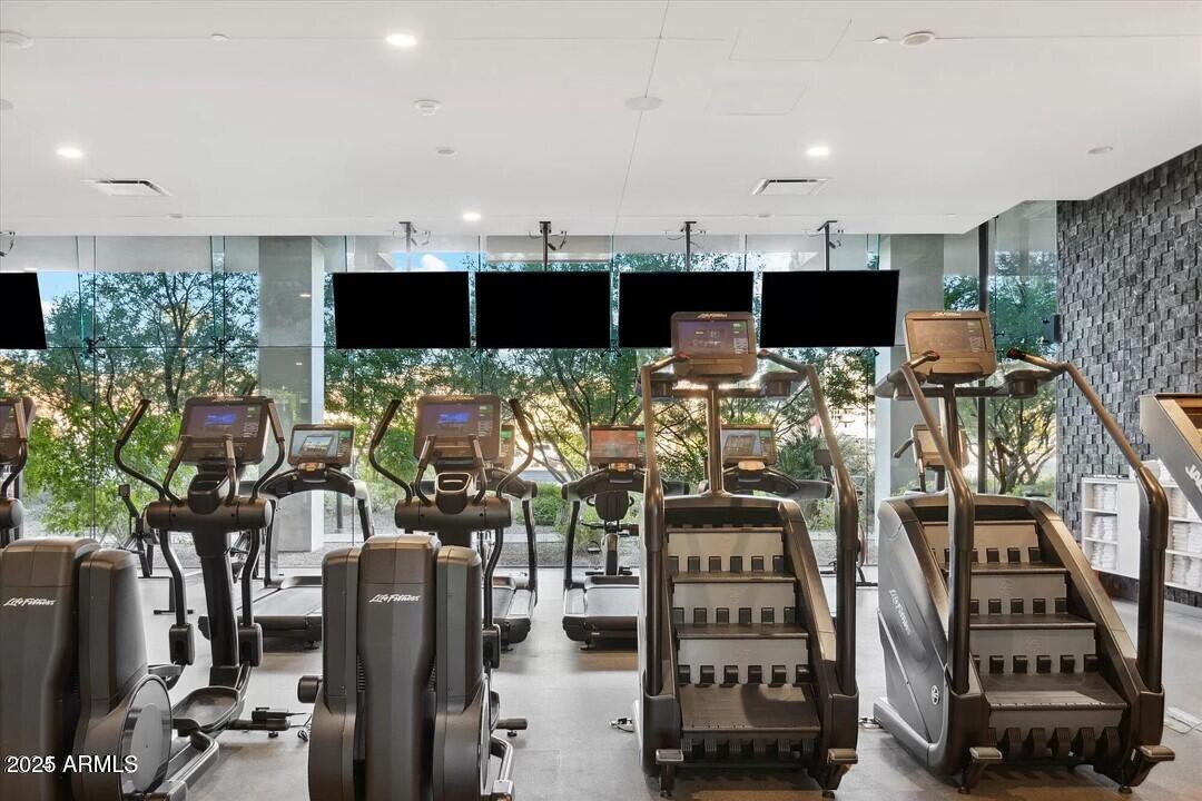 7180 E KIERLAND Boulevard, 916