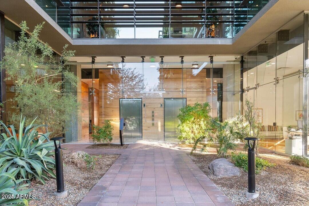 7180 E KIERLAND Boulevard, 916