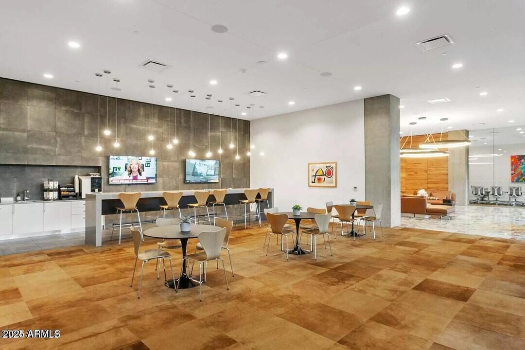 7180 E KIERLAND Boulevard, 916