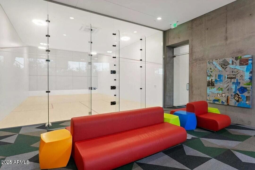 7180 E KIERLAND Boulevard, 916