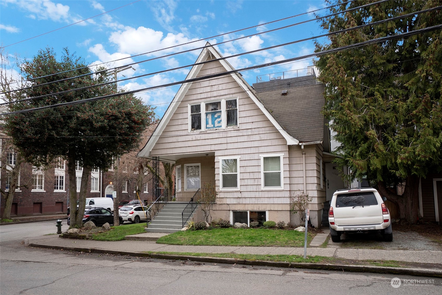 1002 E Republican Street
