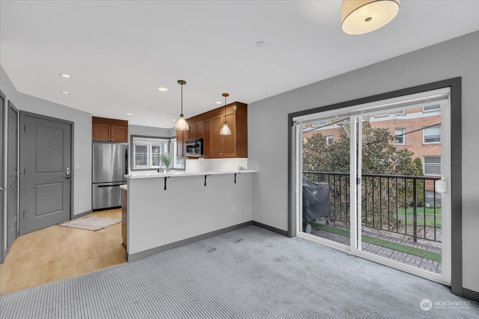 321 E Thomas Street Unit: 203