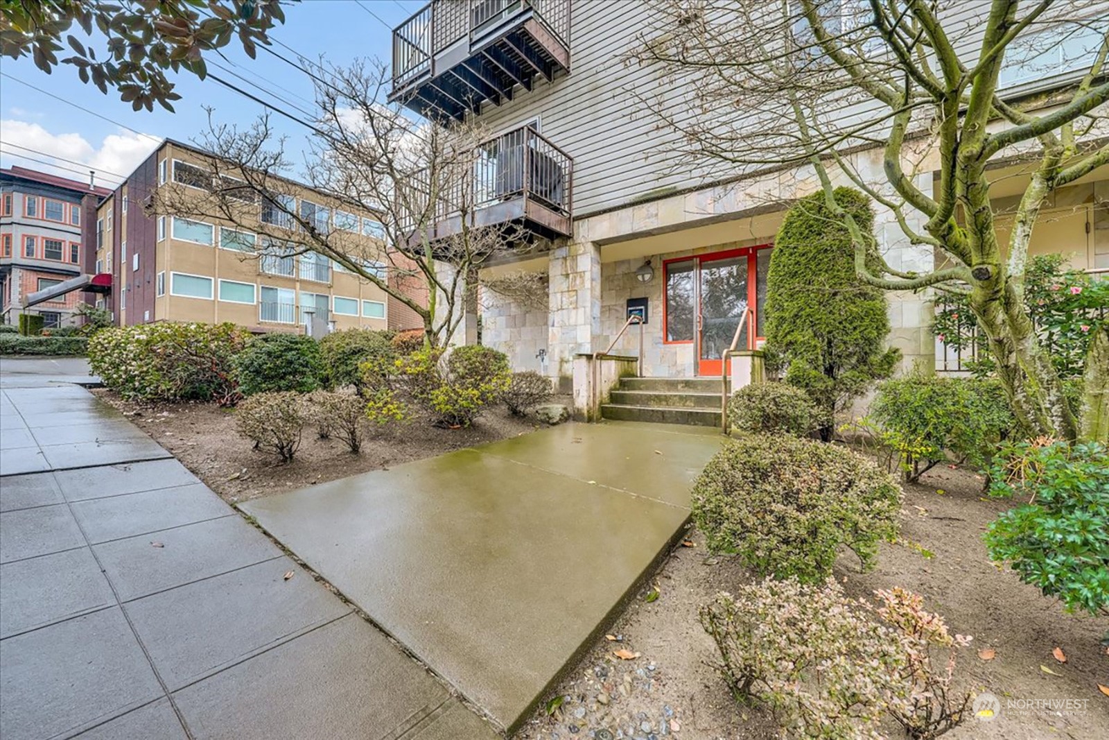 321 E Thomas Street Unit: 203