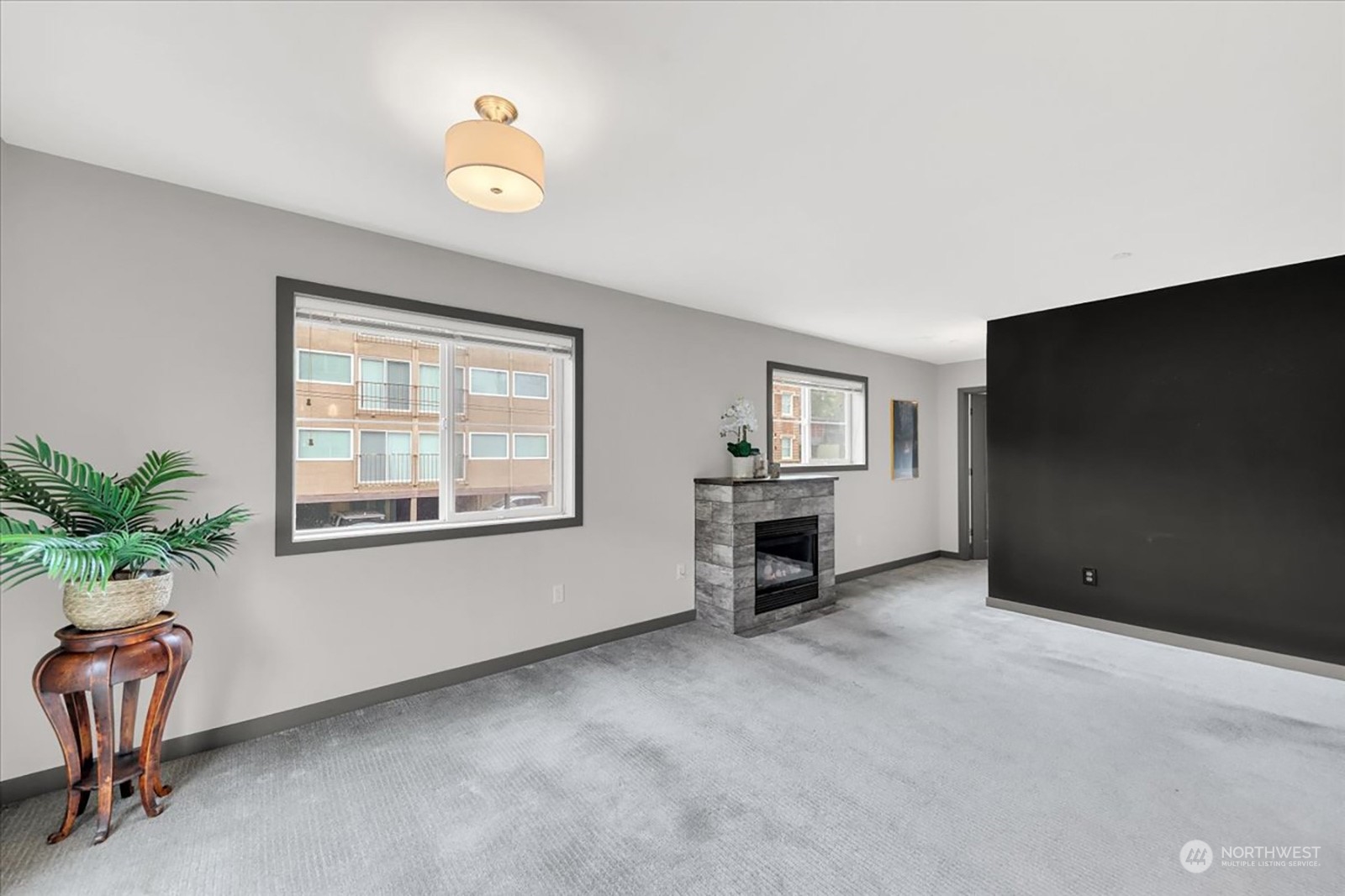 321 E Thomas Street Unit: 203