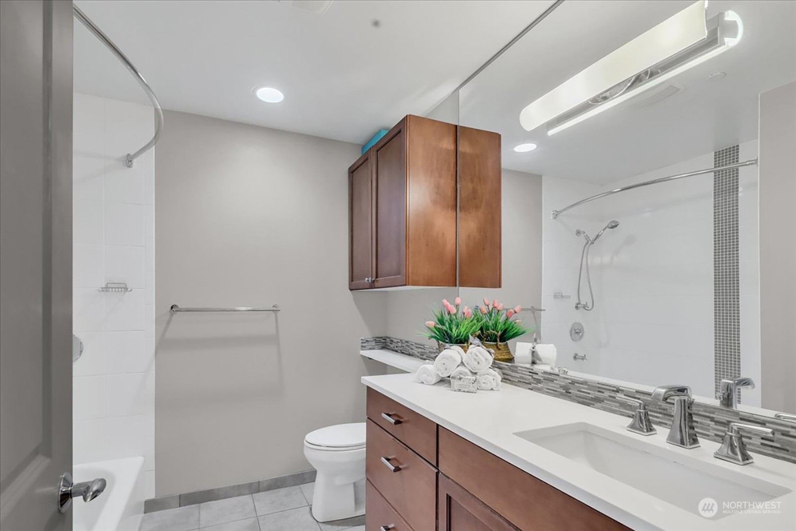 321 E Thomas Street Unit: 203