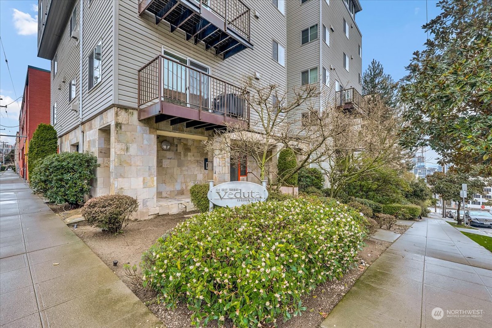 321 E Thomas Street Unit: 203