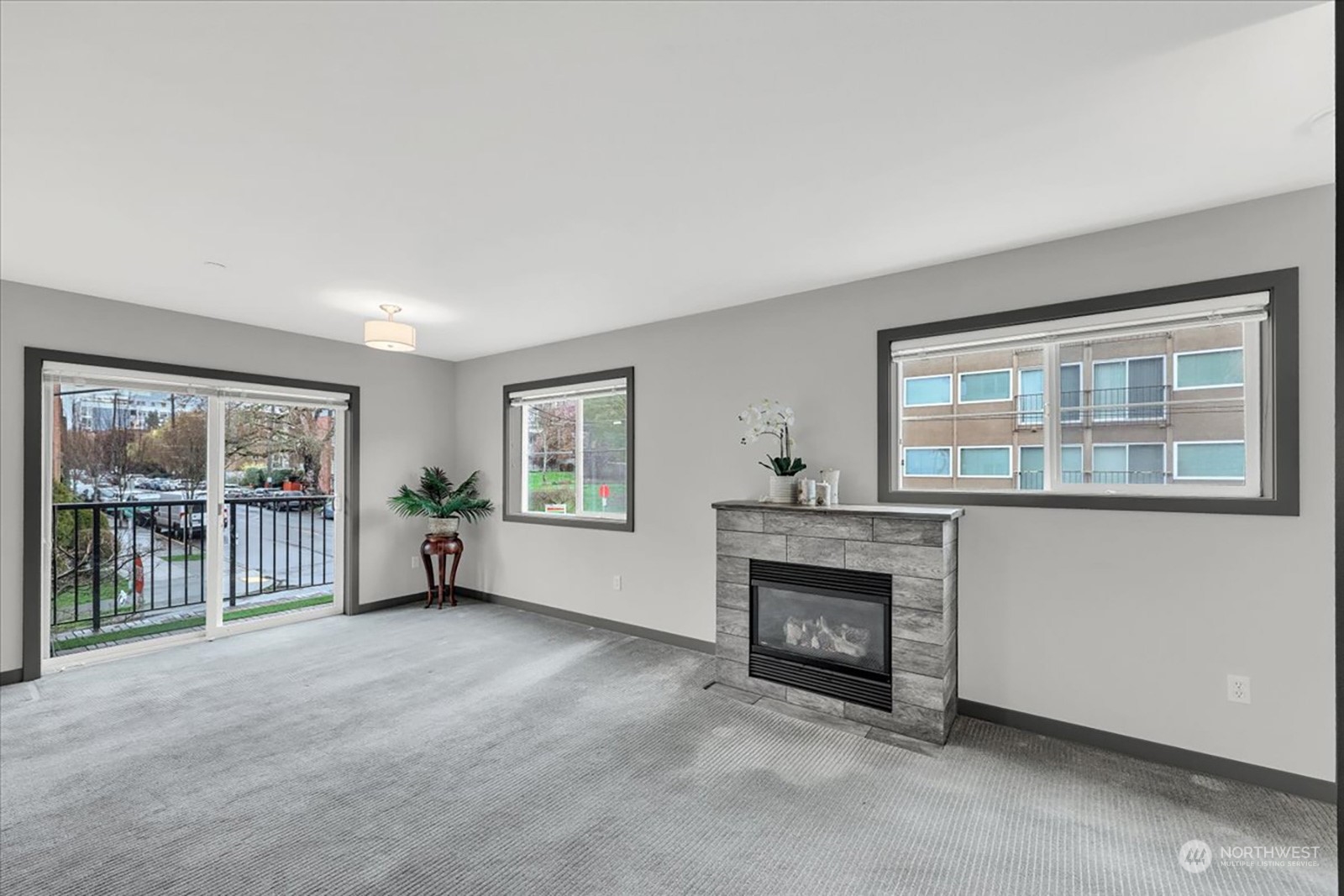 321 E Thomas Street Unit: 203
