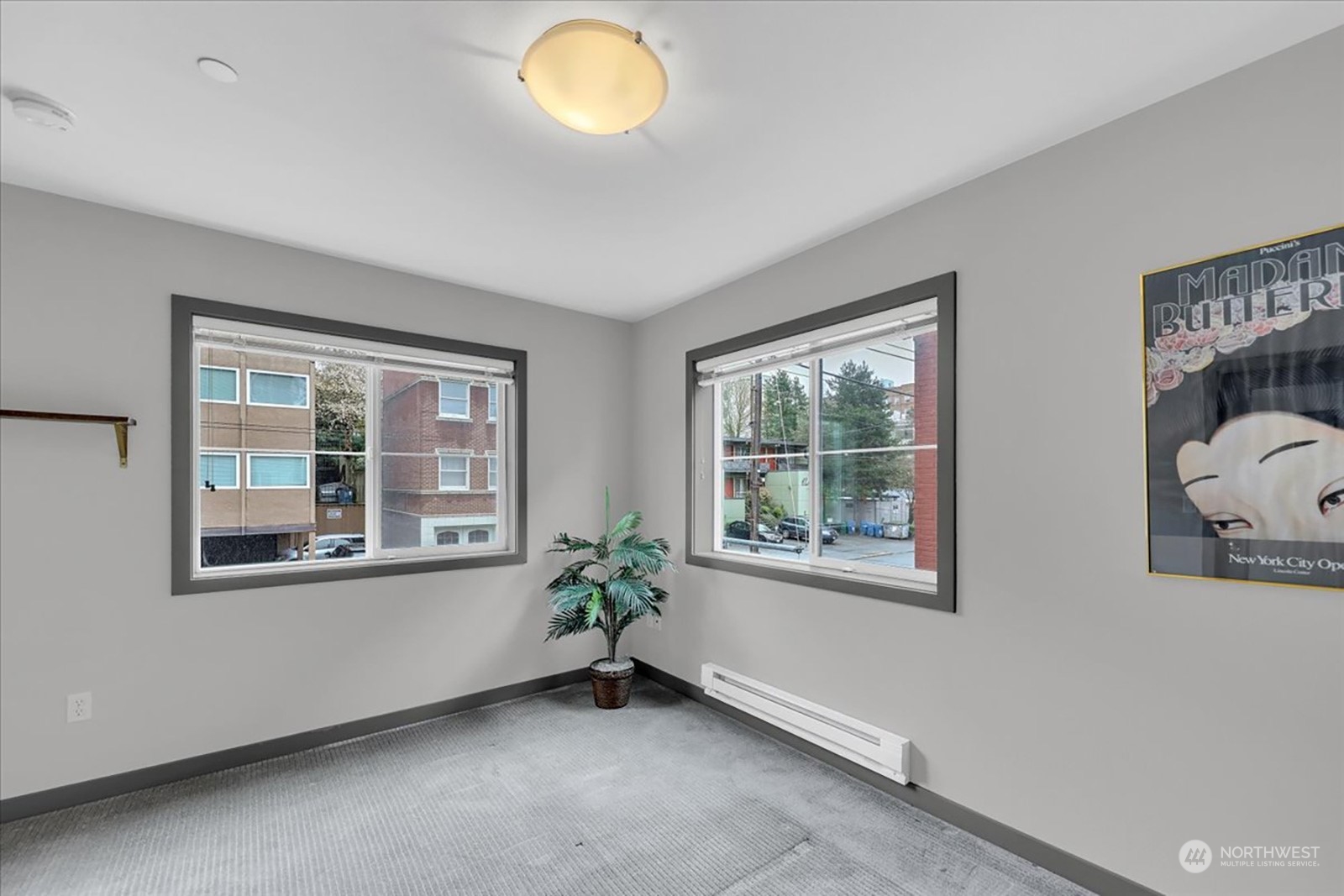 321 E Thomas Street Unit: 203