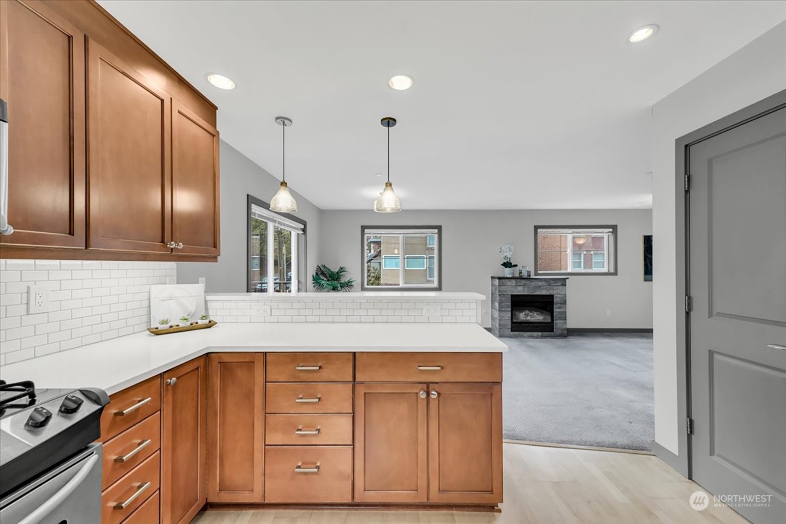 321 E Thomas Street Unit: 203