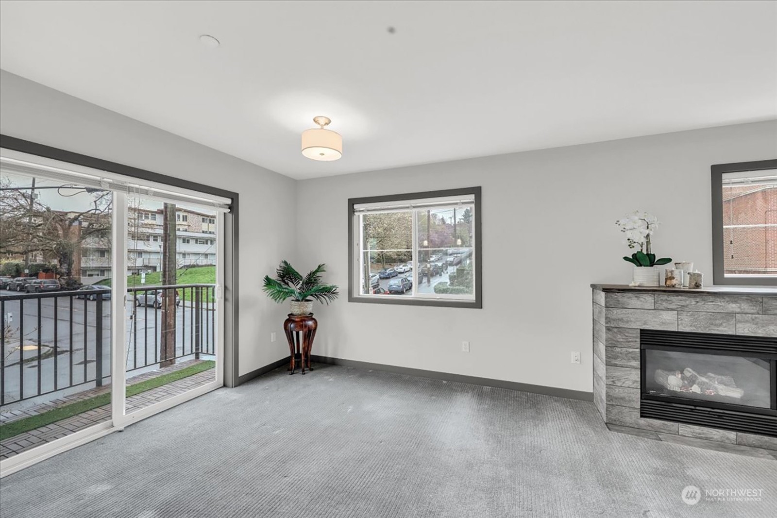 321 E Thomas Street Unit: 203