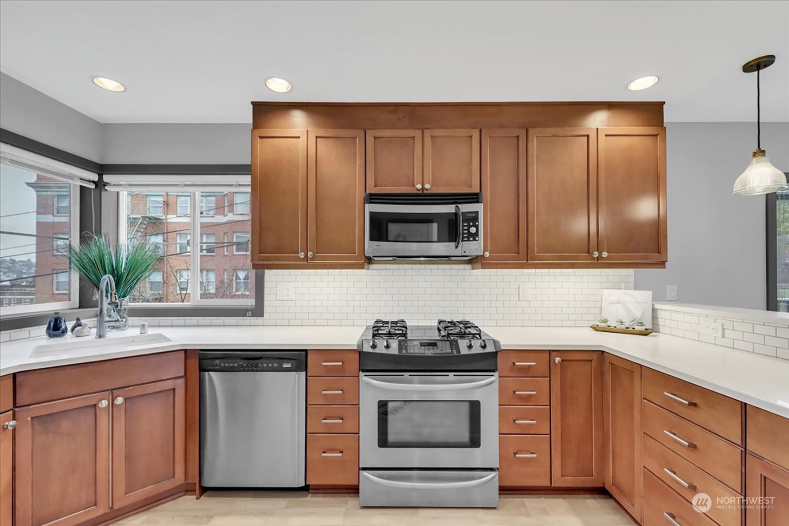 321 E Thomas Street Unit: 203