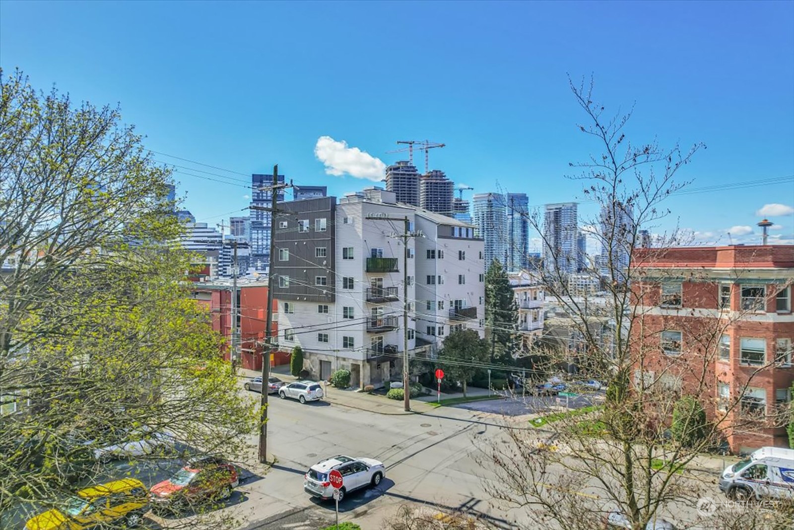 321 E Thomas Street Unit: 203