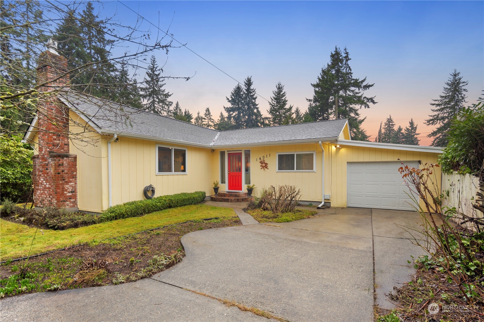 14011 Roslyn Place N