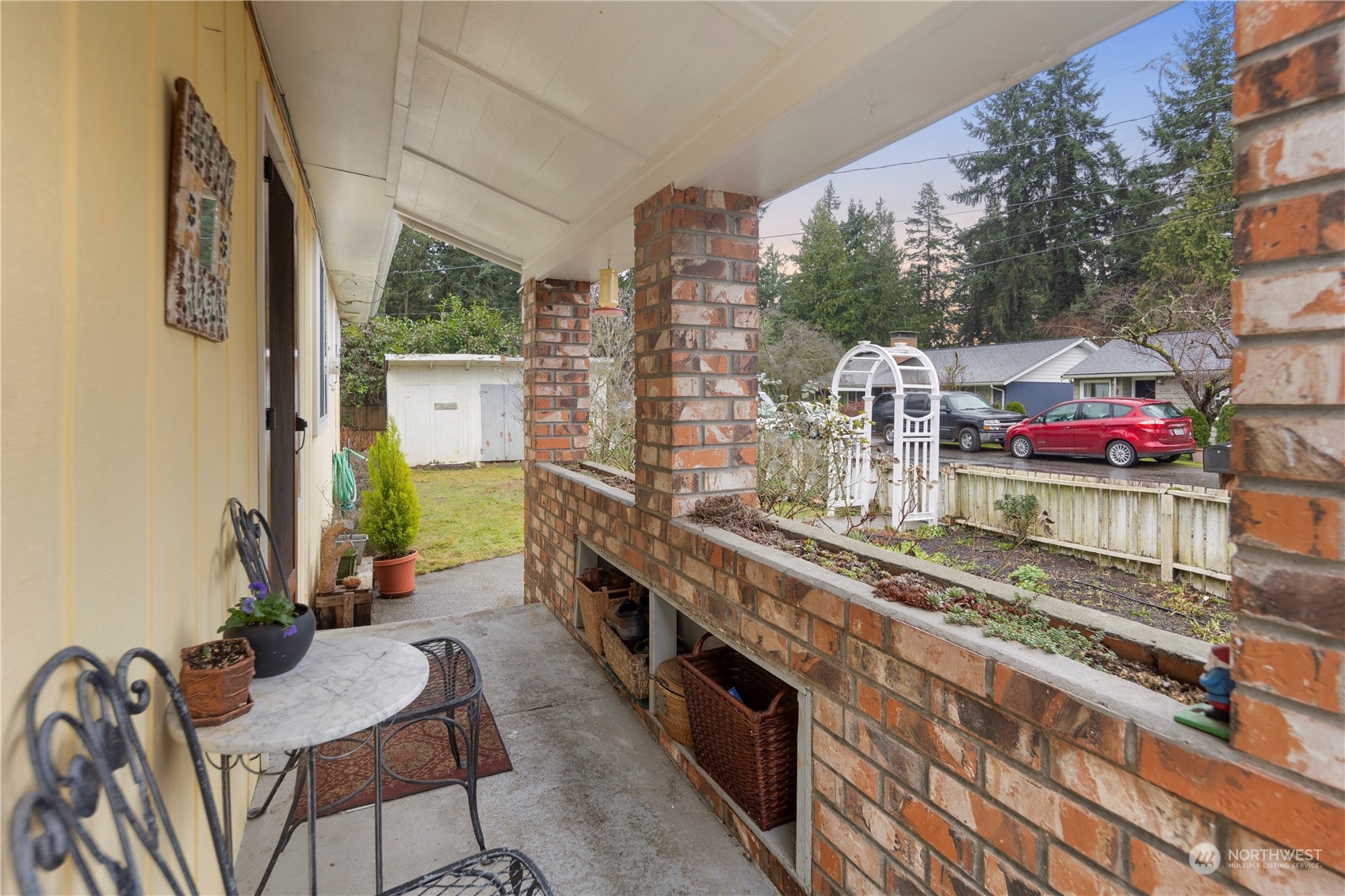 14011 Roslyn Place N