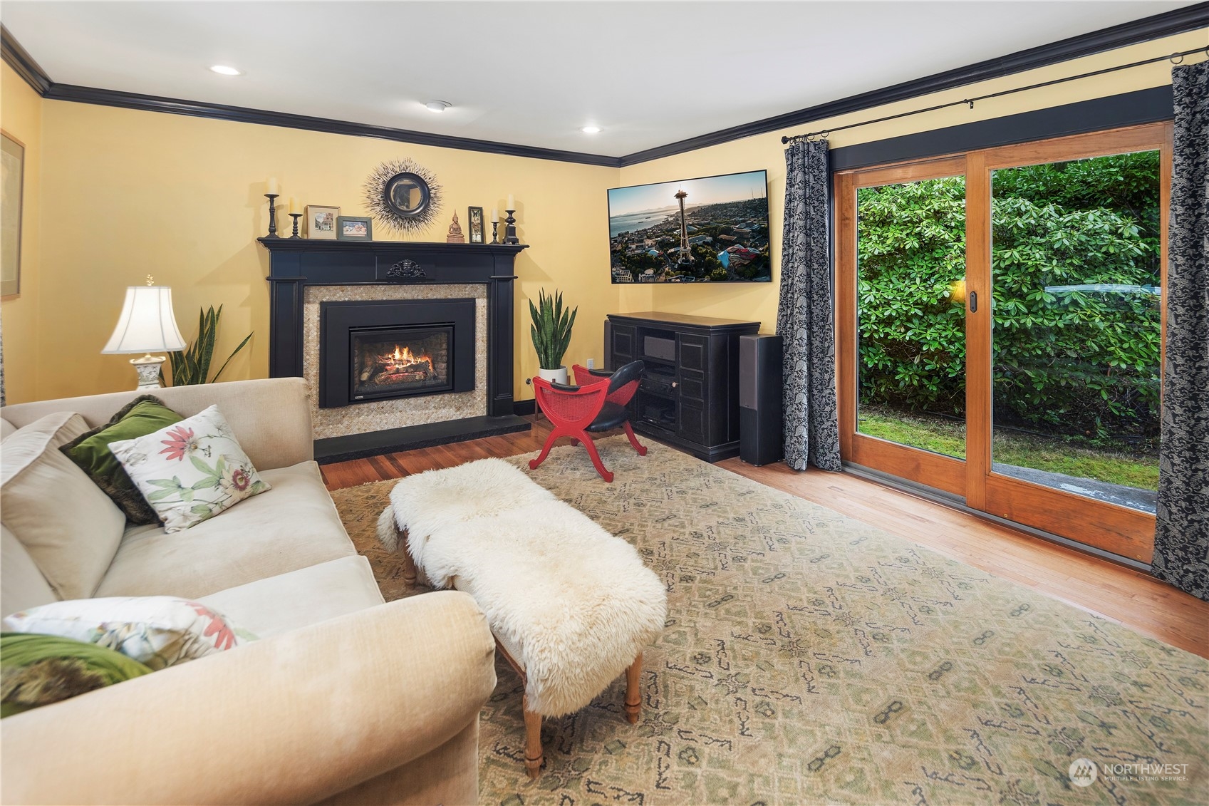 14011 Roslyn Place N