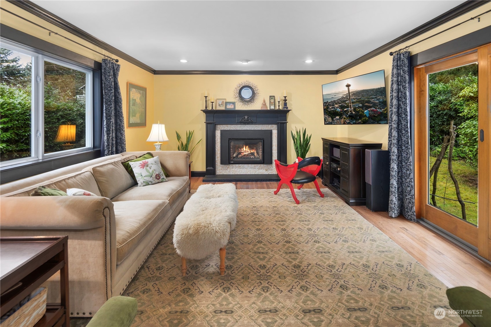 14011 Roslyn Place N