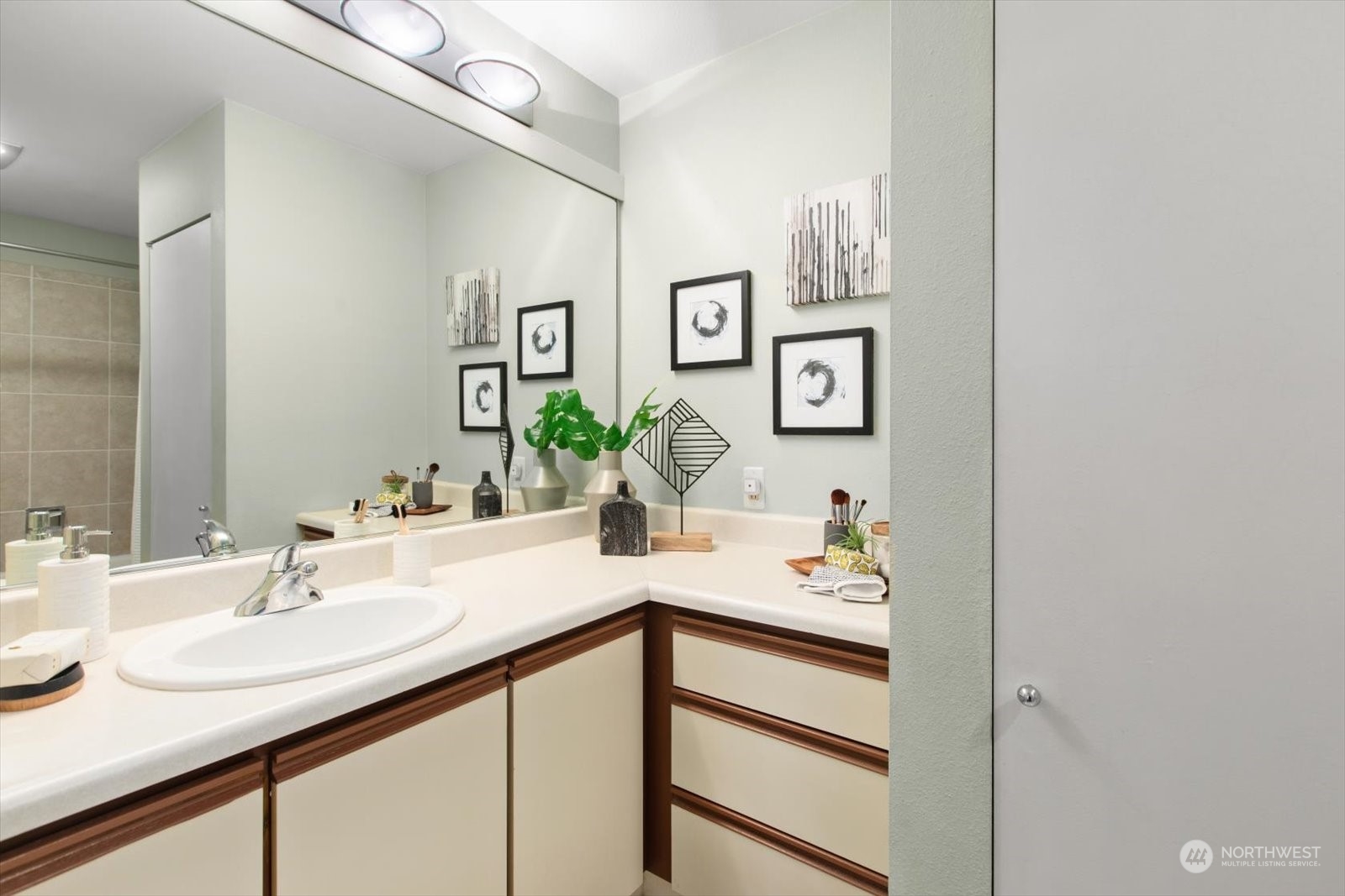 211 Summit Ave E Unit: N409