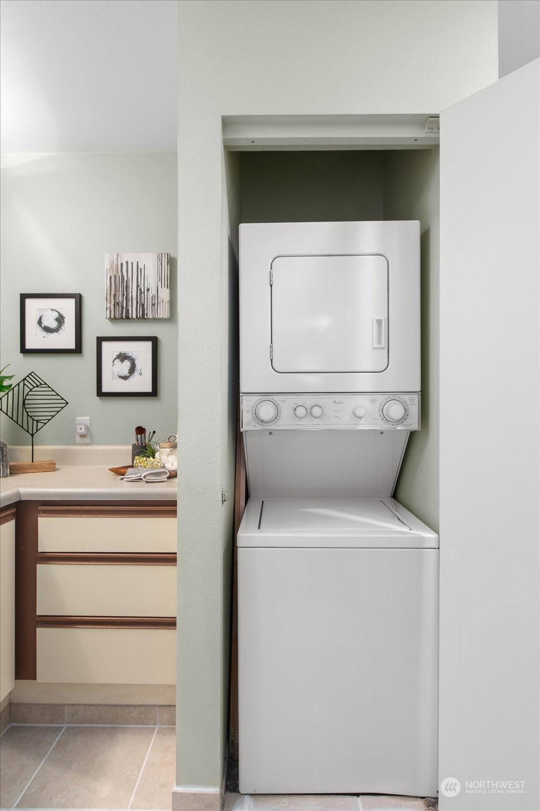 211 Summit Ave E Unit: N409