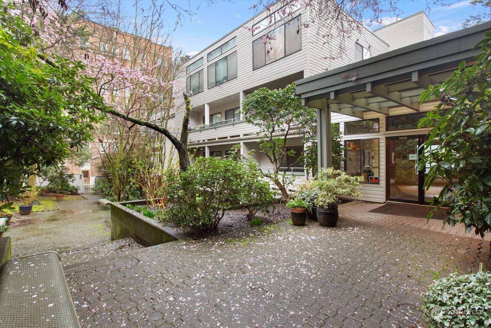 211 Summit Ave E Unit: N409