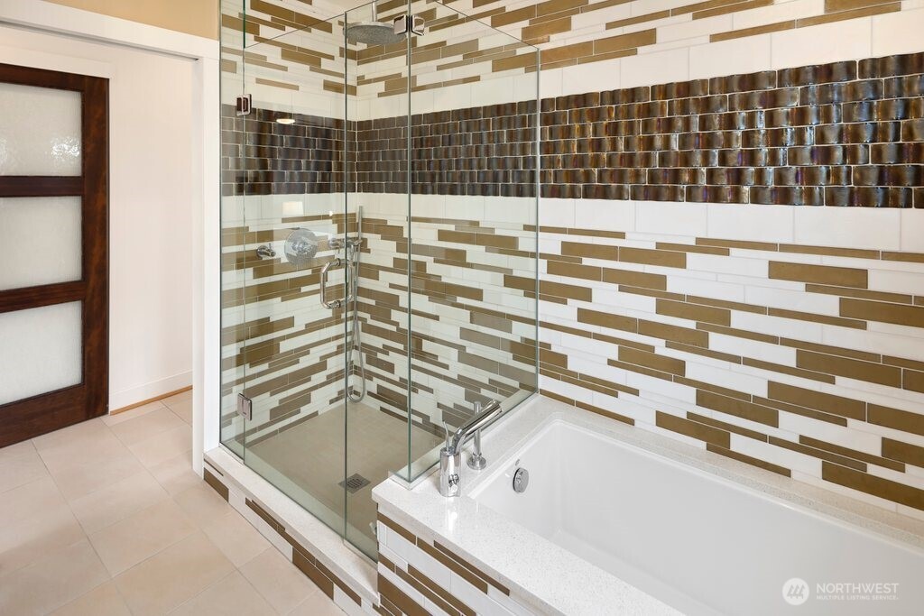 515 W Olympic Place Unit: 208