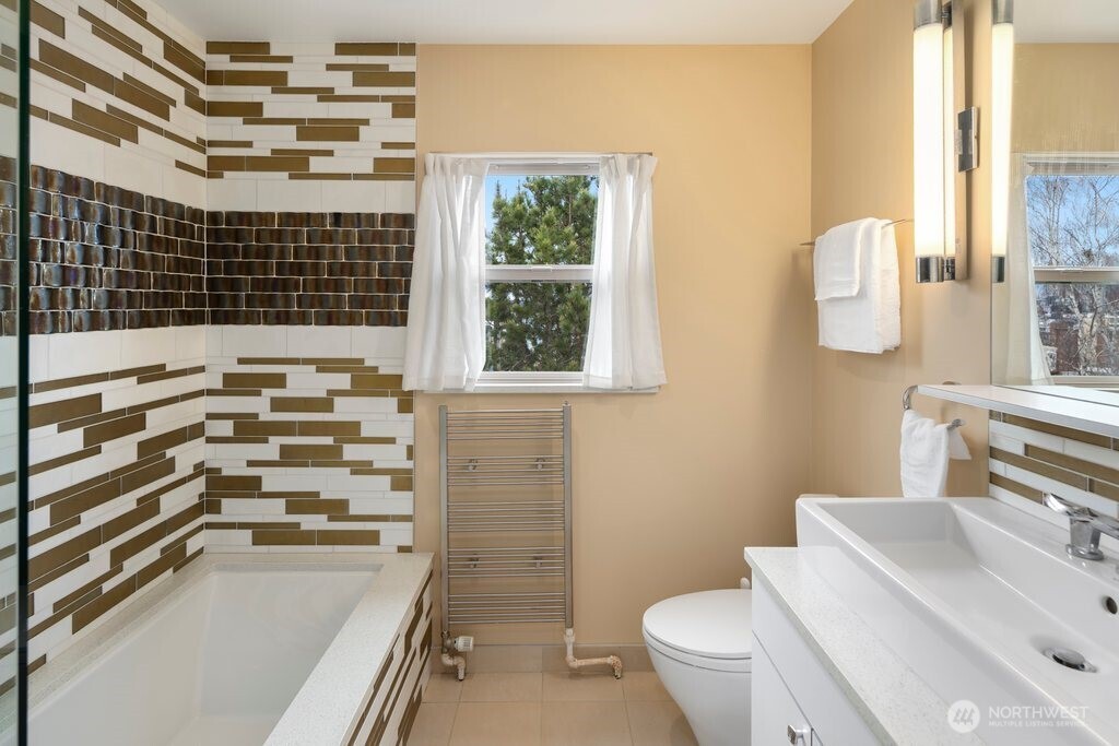 515 W Olympic Place Unit: 208