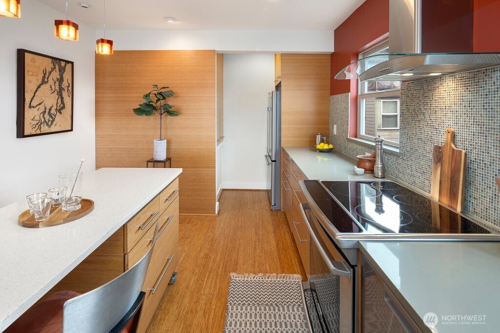 515 W Olympic Place Unit: 208