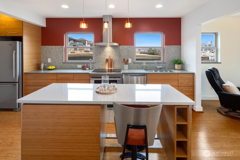 515 W Olympic Place Unit: 208