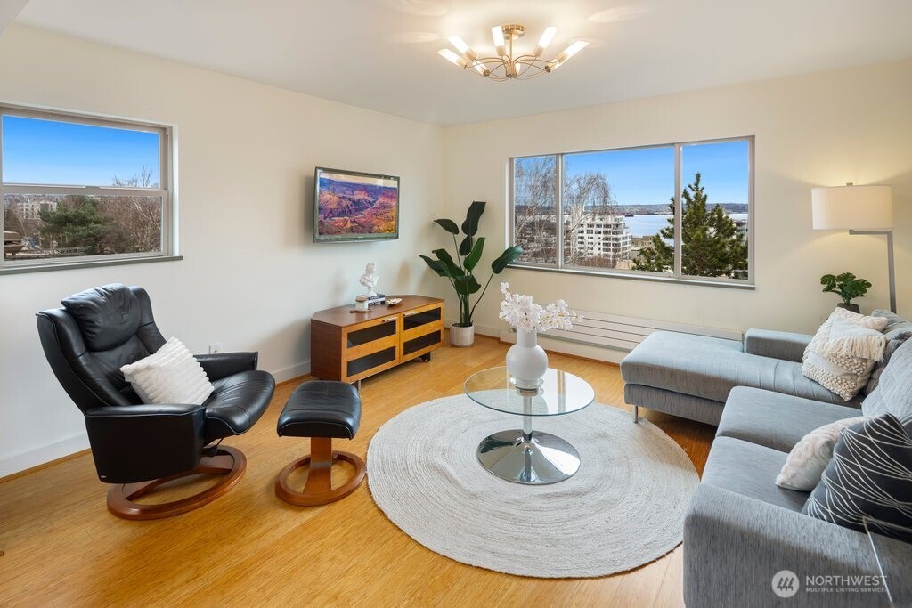 515 W Olympic Place Unit: 208