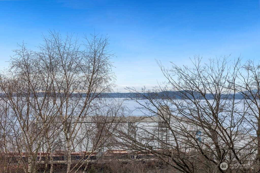 515 W Olympic Place Unit: 208