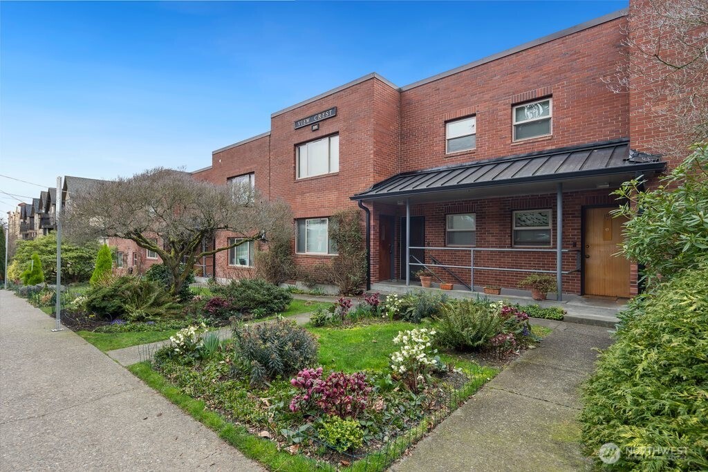 515 W Olympic Place Unit: 208