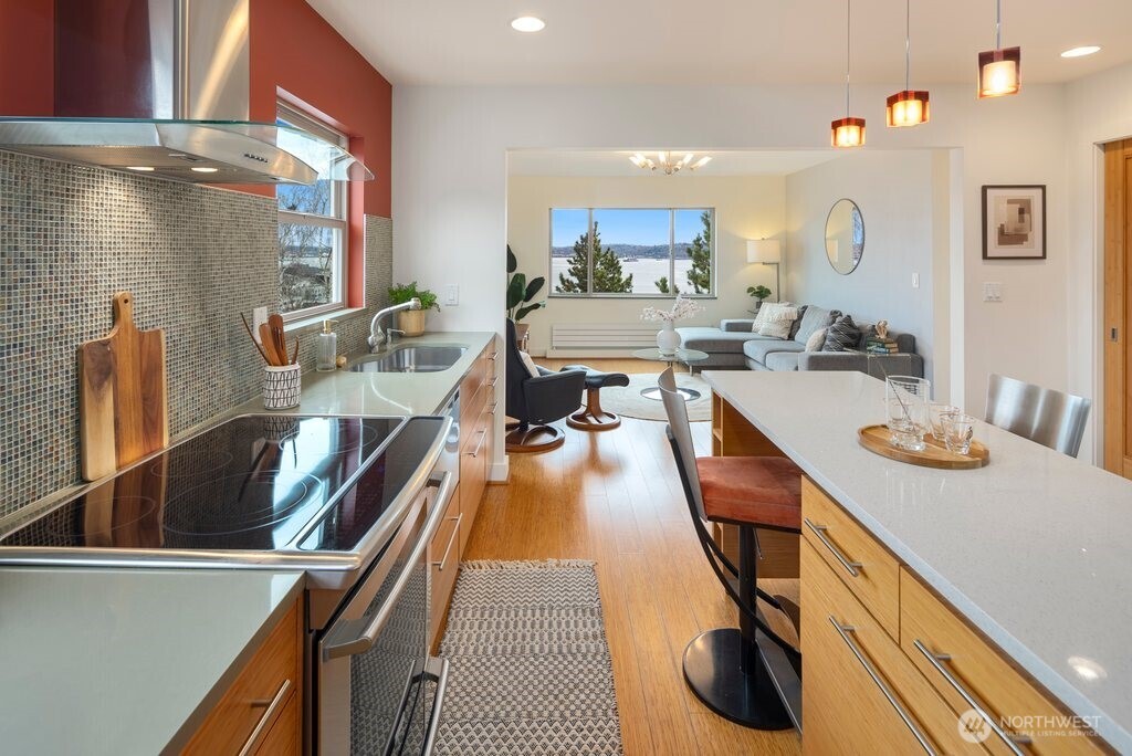 515 W Olympic Place Unit: 208