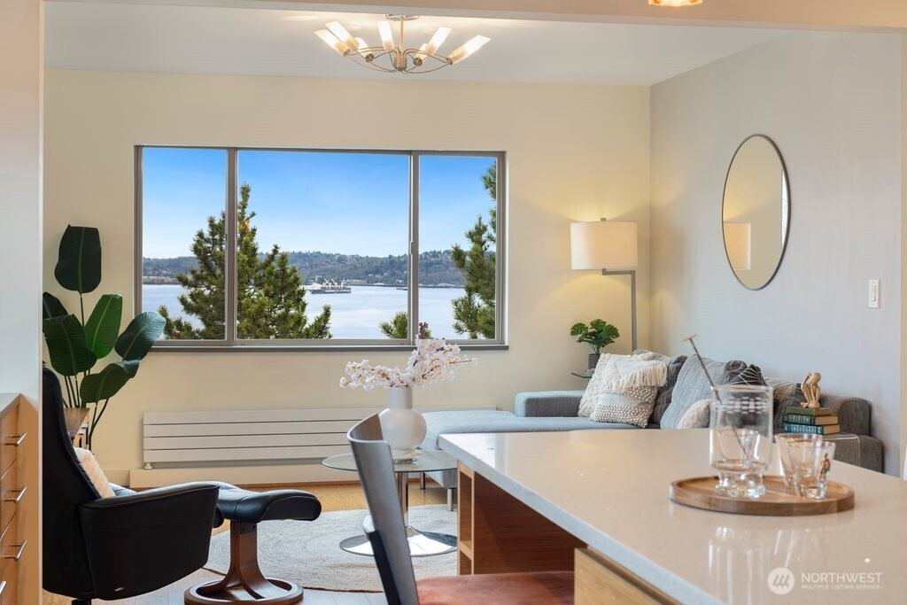 515 W Olympic Place Unit: 208