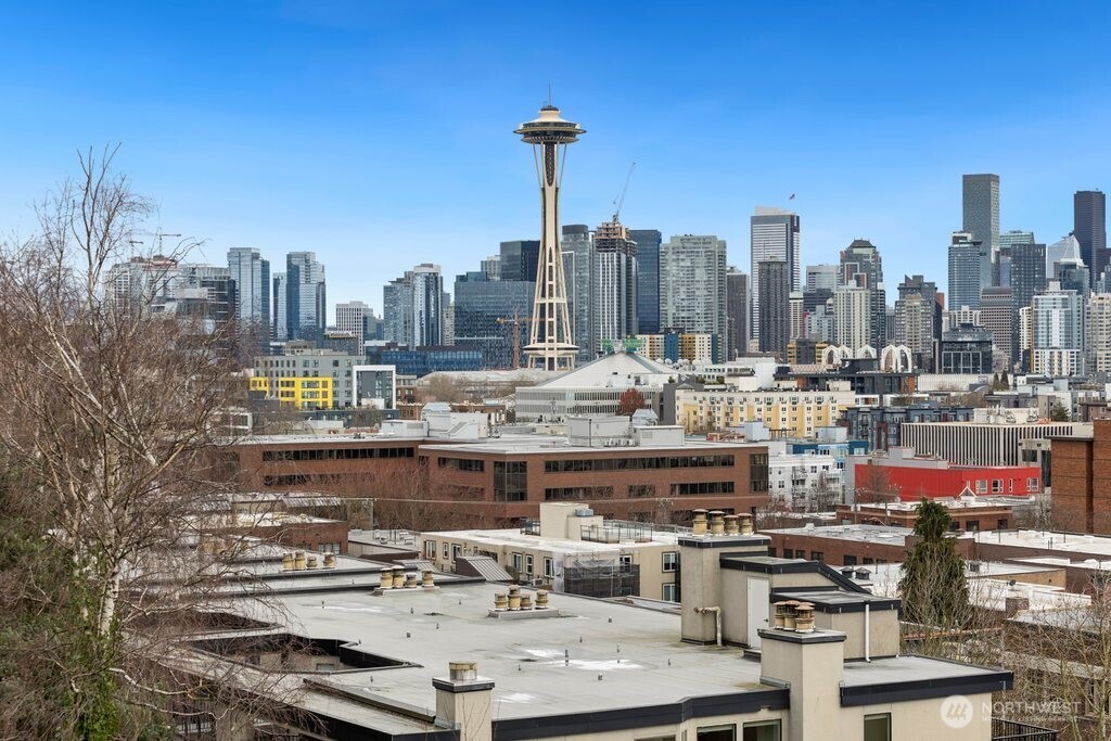 515 W Olympic Place Unit: 208