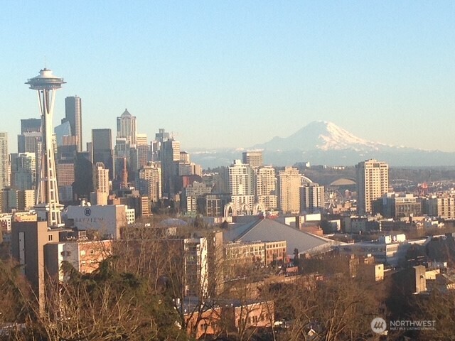 515 W Olympic Place Unit: 208
