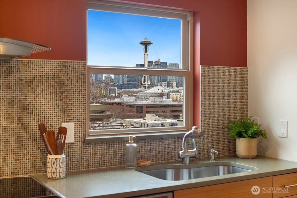 515 W Olympic Place Unit: 208