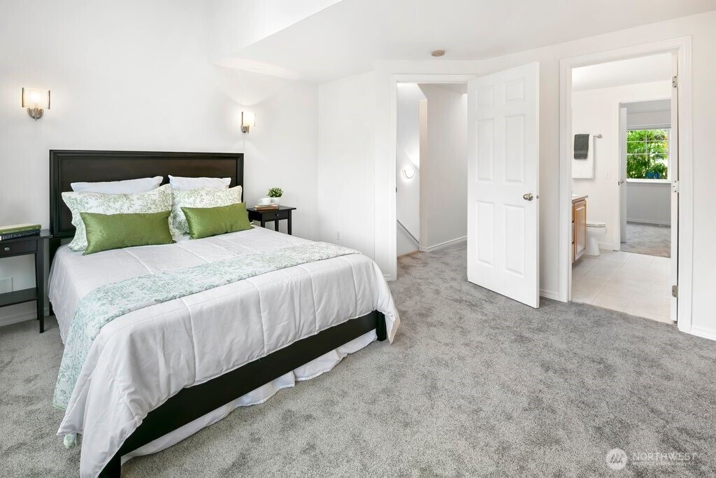 4418 Corliss Avenue N Unit: B
