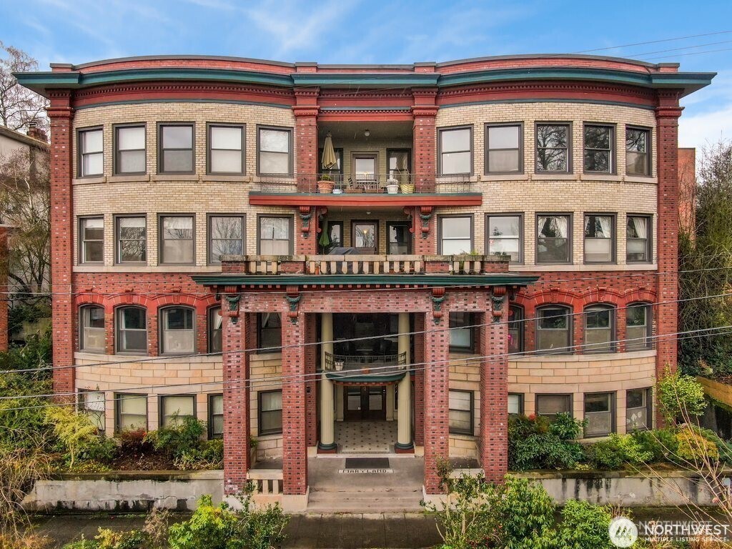 626 13th Avenue E Unit: Q