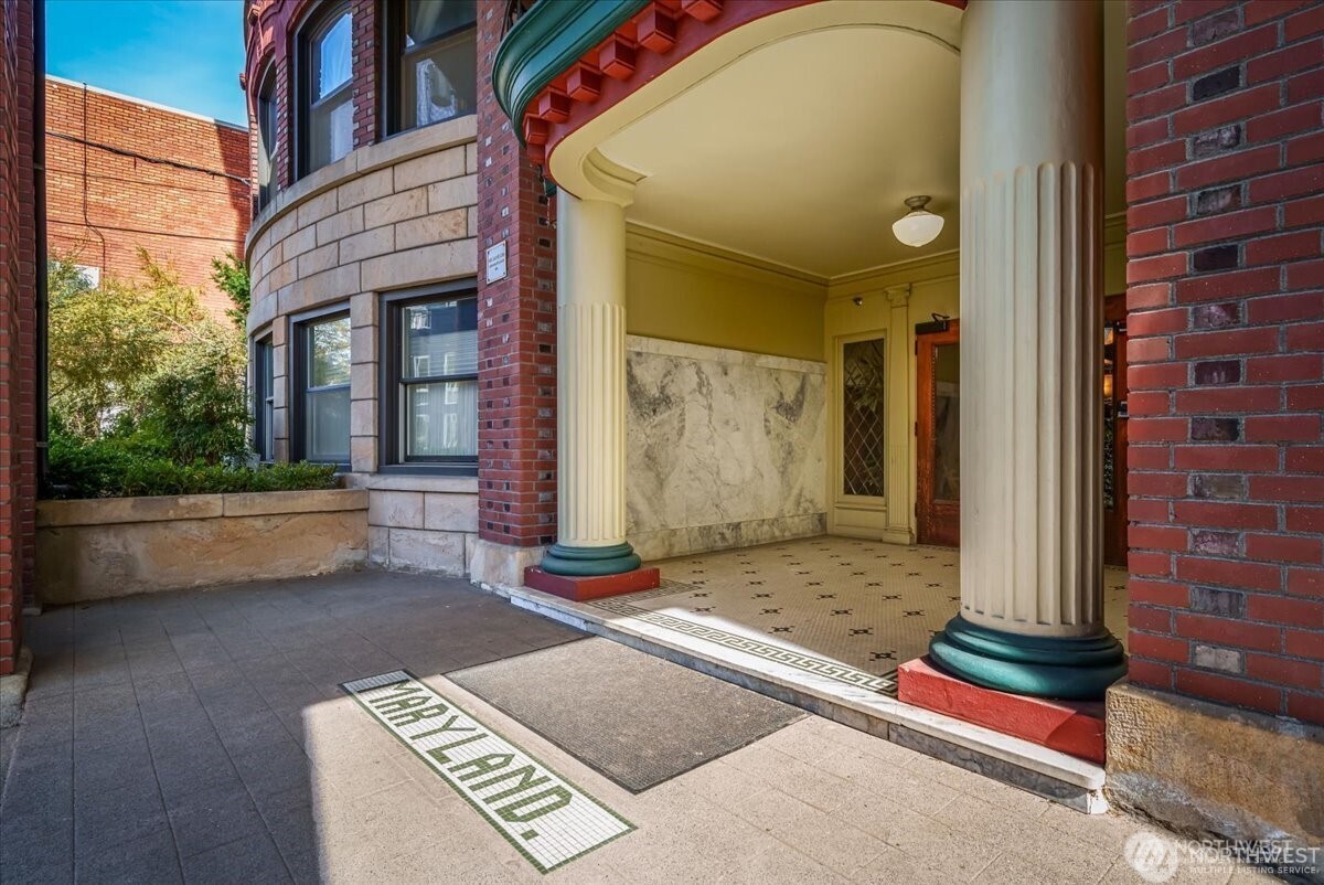 626 13th Avenue E Unit: Q
