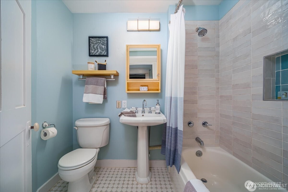626 13th Avenue E Unit: Q