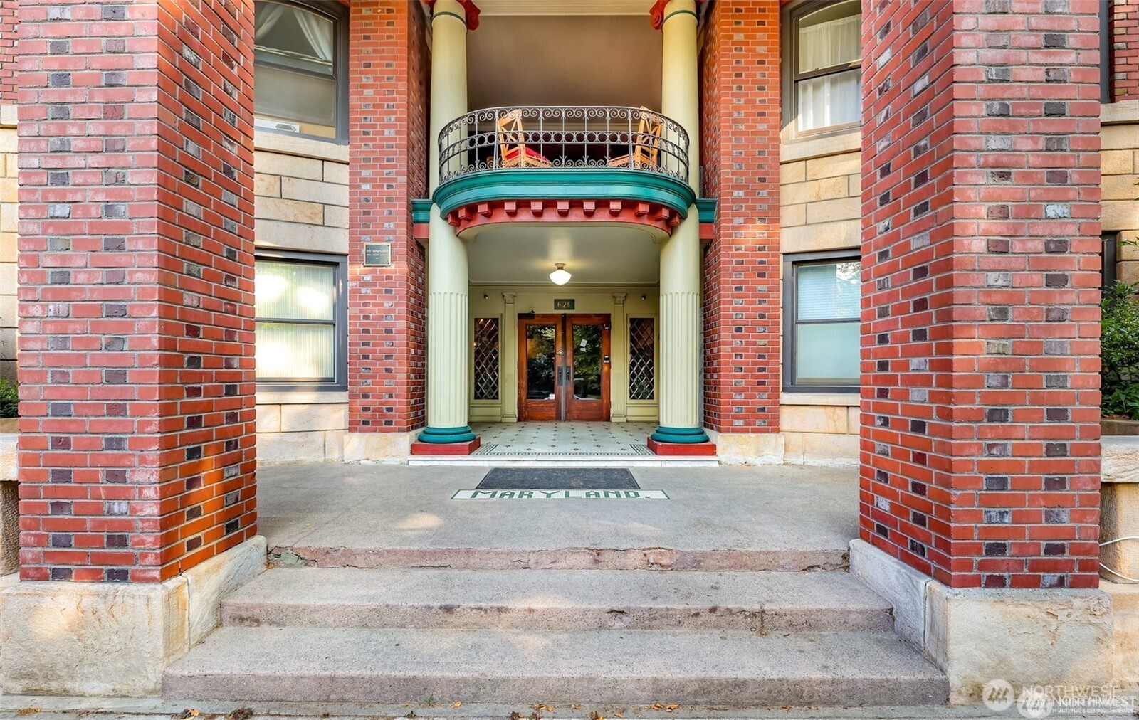 626 13th Avenue E Unit: Q