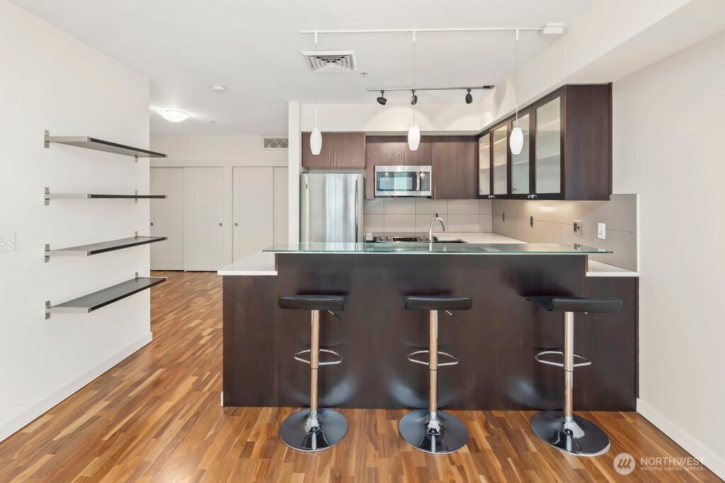 3104 Western Avenue Unit: 602